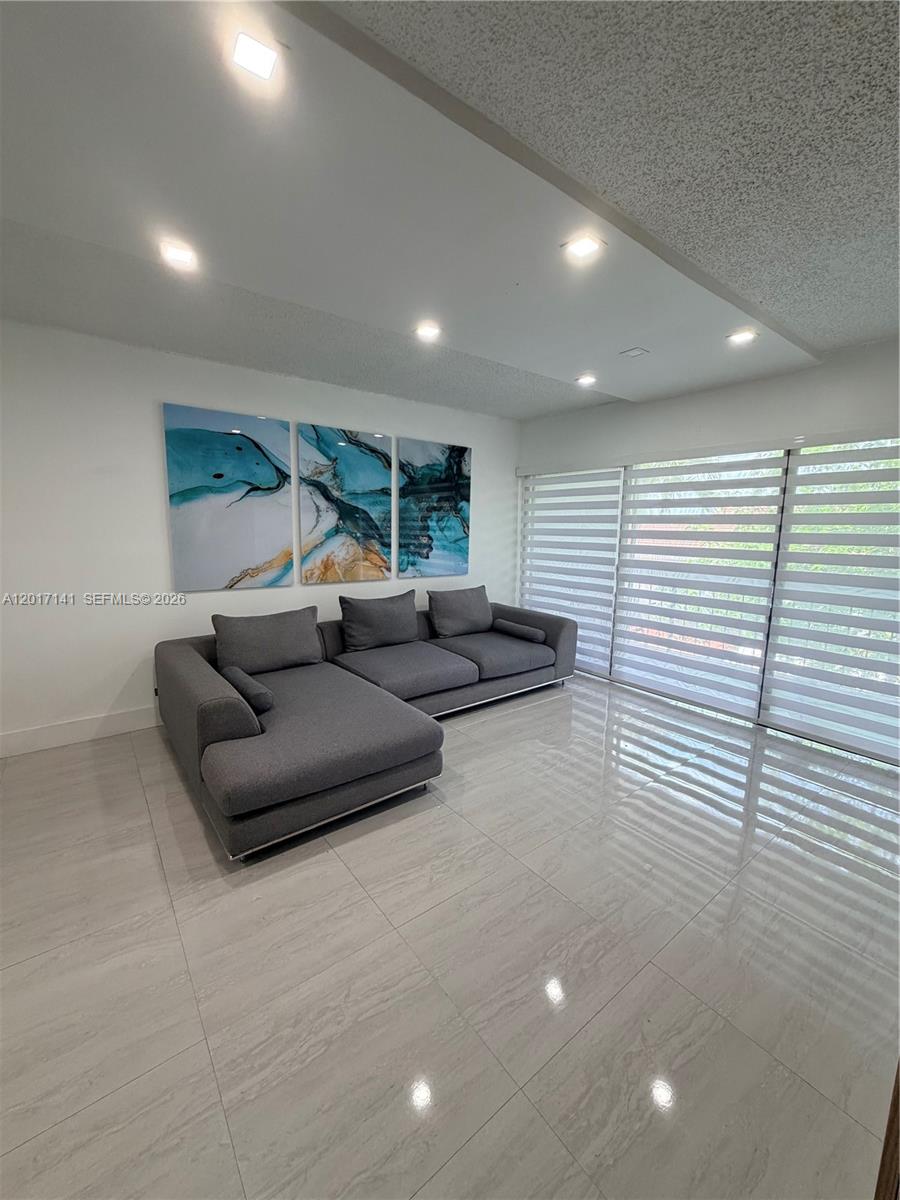 VILLA GRANDE CONDO - Residential