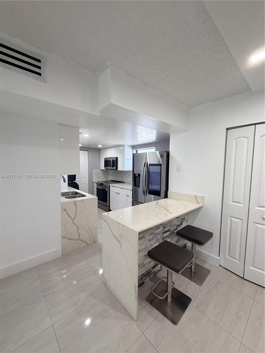 VILLA GRANDE CONDO - Residential
