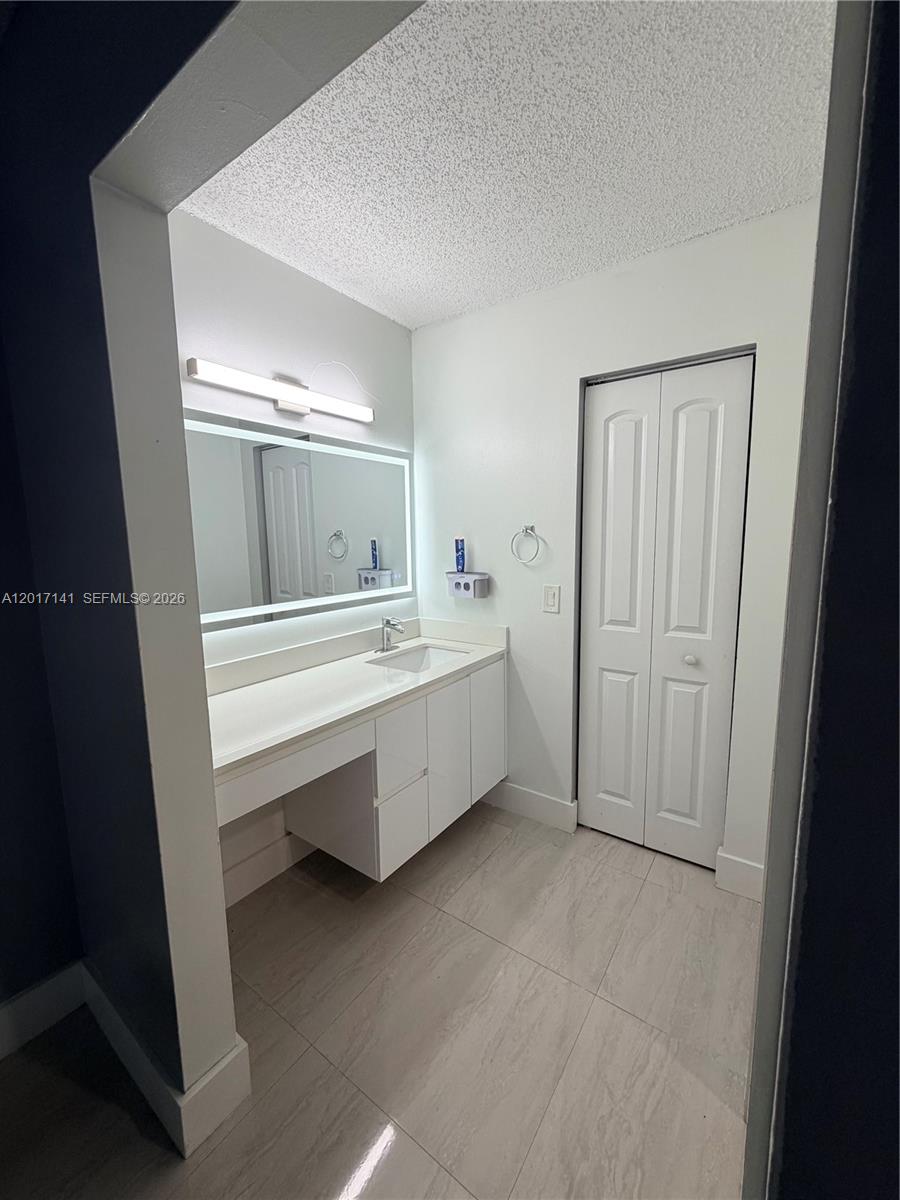 VILLA GRANDE CONDO - Residential