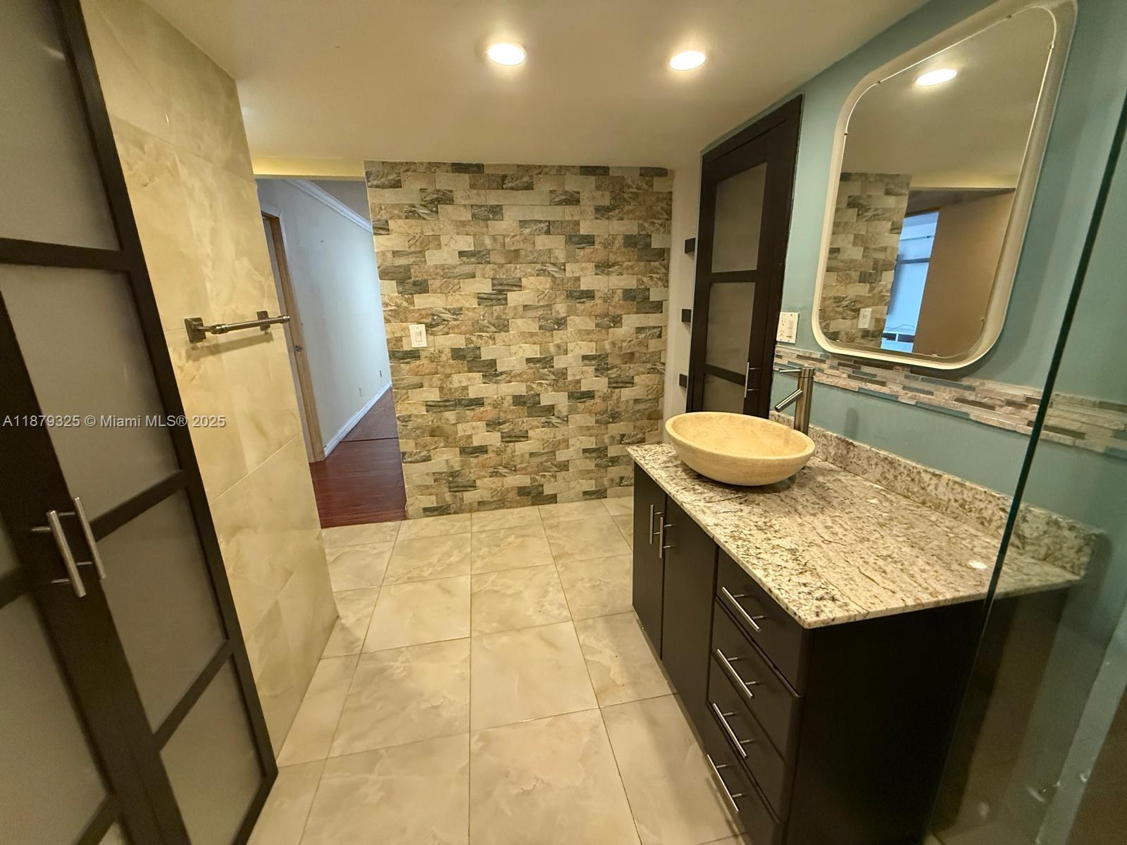 ALLINGTON TOWERS NORTH CO - Residential Lease