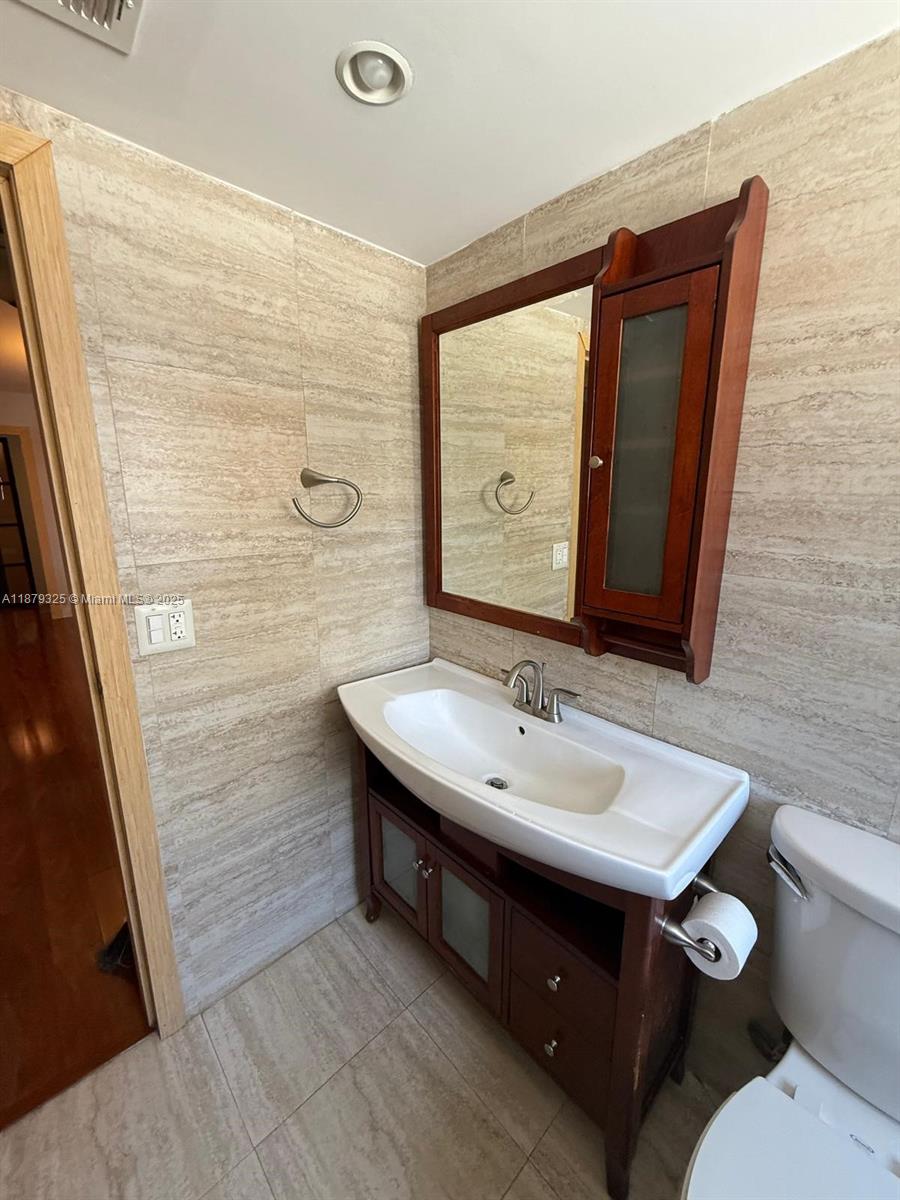 ALLINGTON TOWERS NORTH CO - Residential Lease