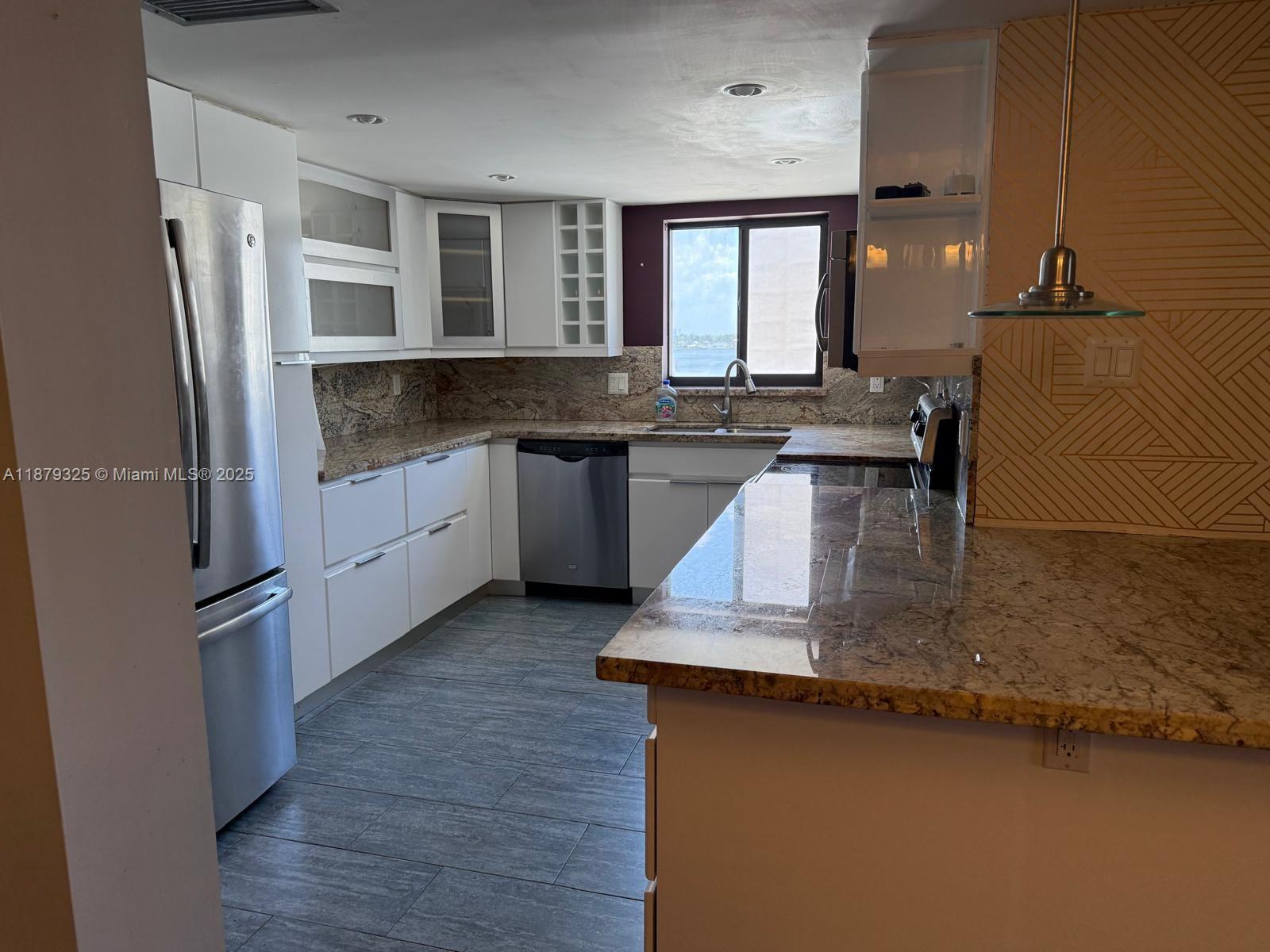 ALLINGTON TOWERS NORTH CO - Residential Lease