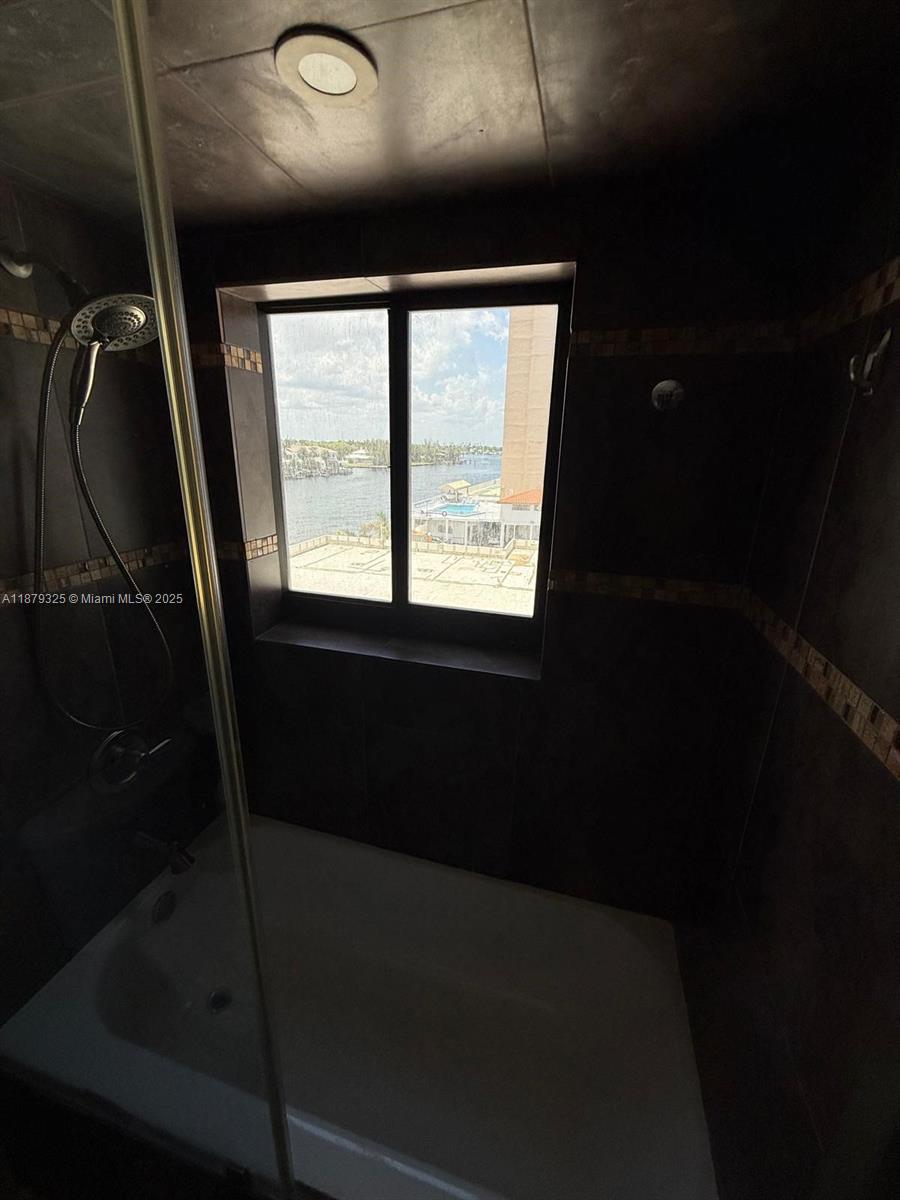 ALLINGTON TOWERS NORTH CO - Residential Lease