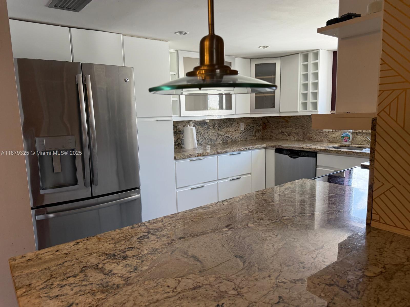 ALLINGTON TOWERS NORTH CO - Residential Lease