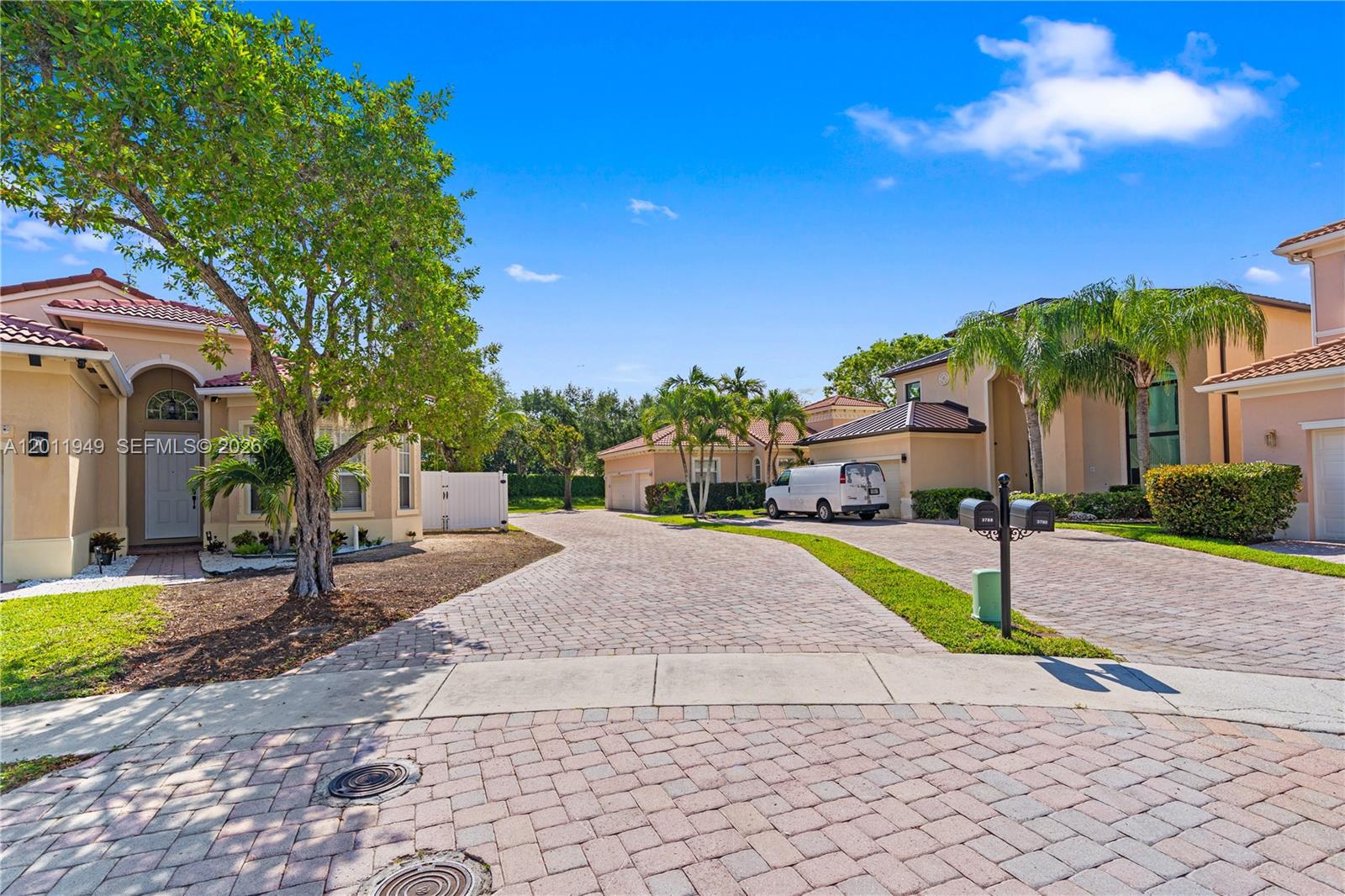 PORTOFINO OAKS - Residential