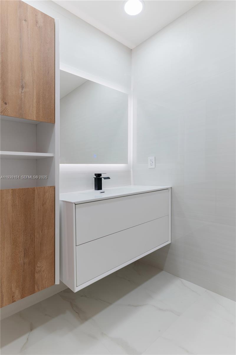 CORAL RIDGE COUNTRY CLUB - Residential