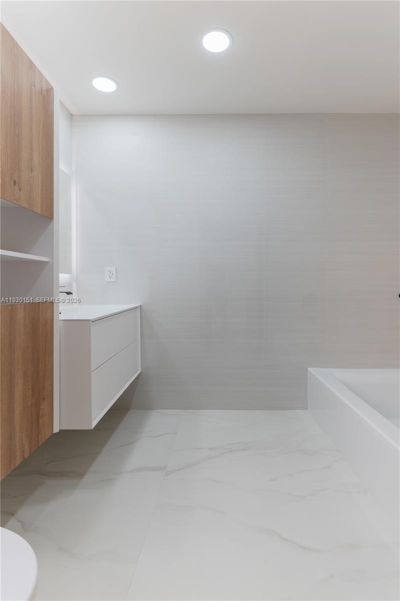 CORAL RIDGE COUNTRY CLUB - Residential