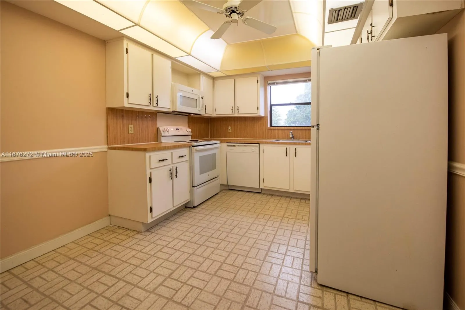 Weston, Florida 33326, United States, 2 Bedrooms Bedrooms, ,3 BathroomsBathrooms,Residential,Active,38913