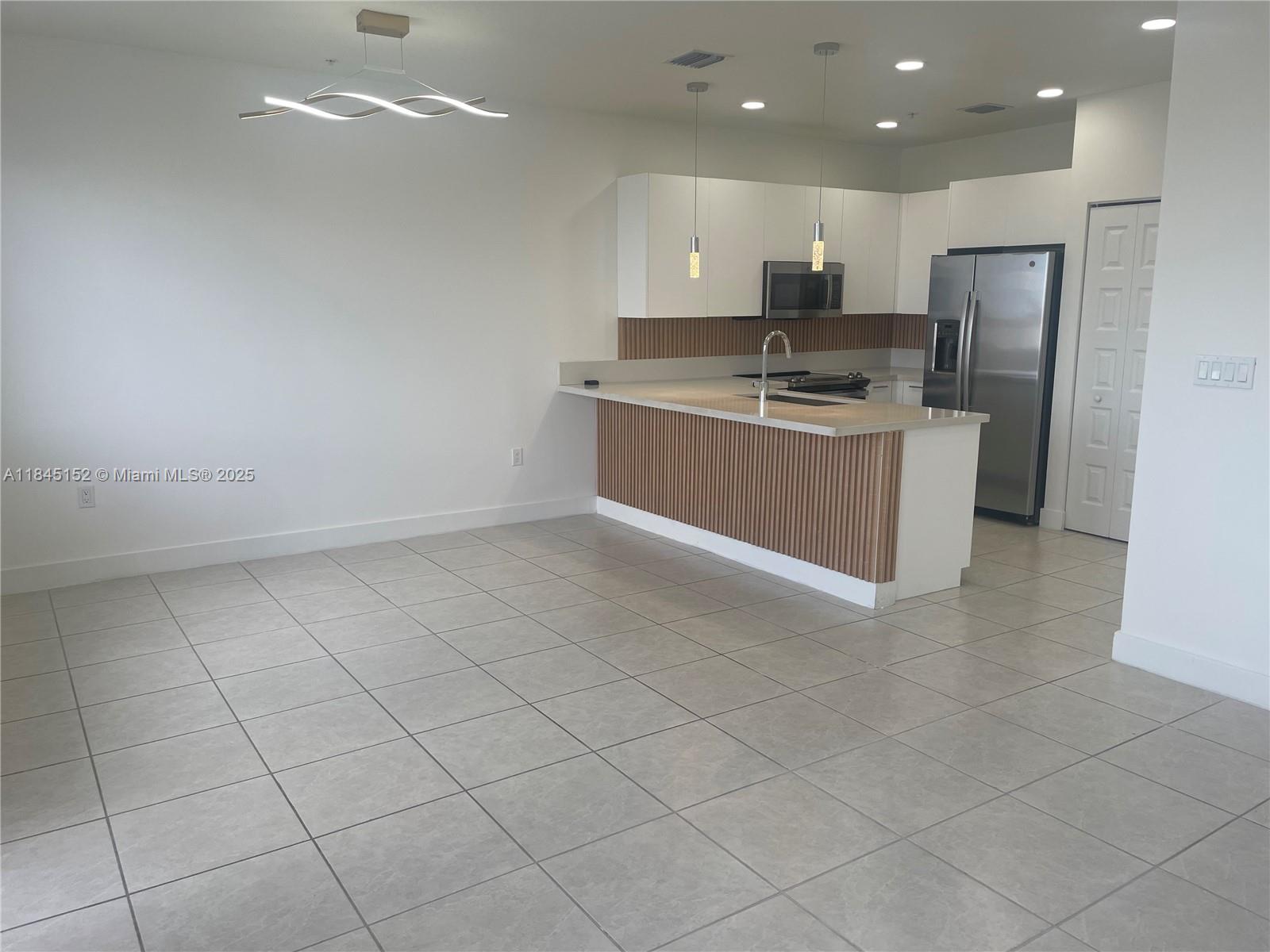 Beautiful three bedroom / two bathroom unit with washer and dryer along assigned parking space. It boasts an open concept with its spacious, living and dining area, great for entertaining. The modern kitchen has quartz countertops, and stainless steel appliances. The primary bedroom has a private bathroom, which is equipped with dual sinks and a spacious shower. The community offers resort style amenities with a pool, gym, tennis courts, splash park for kids, and cooking area. Near great schools, restaurants, shopping centers and highways.
