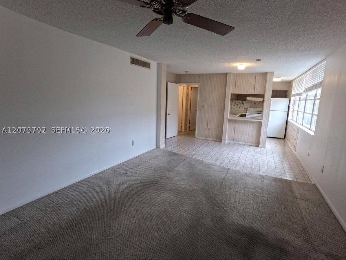 9400 Live Oak Pl 205