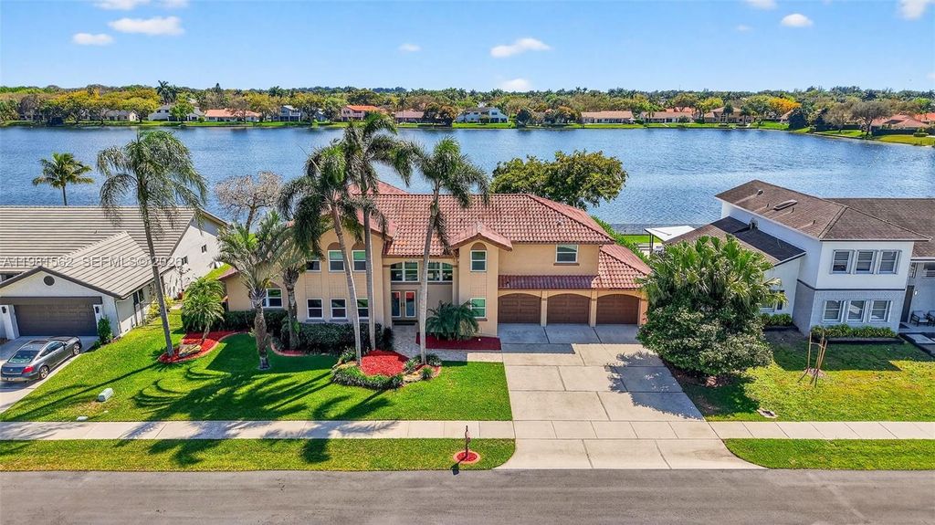 Photo of 10376 SW 18th St, Davie, FL 33324 (MLS # A11981562)