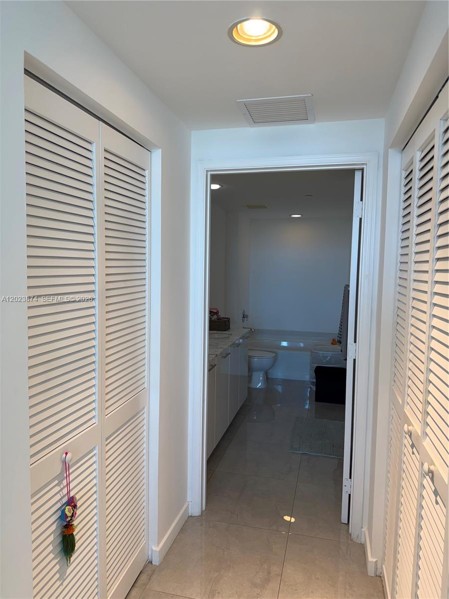 THE PLAZA 901 BRICKELL CO - Residential Lease