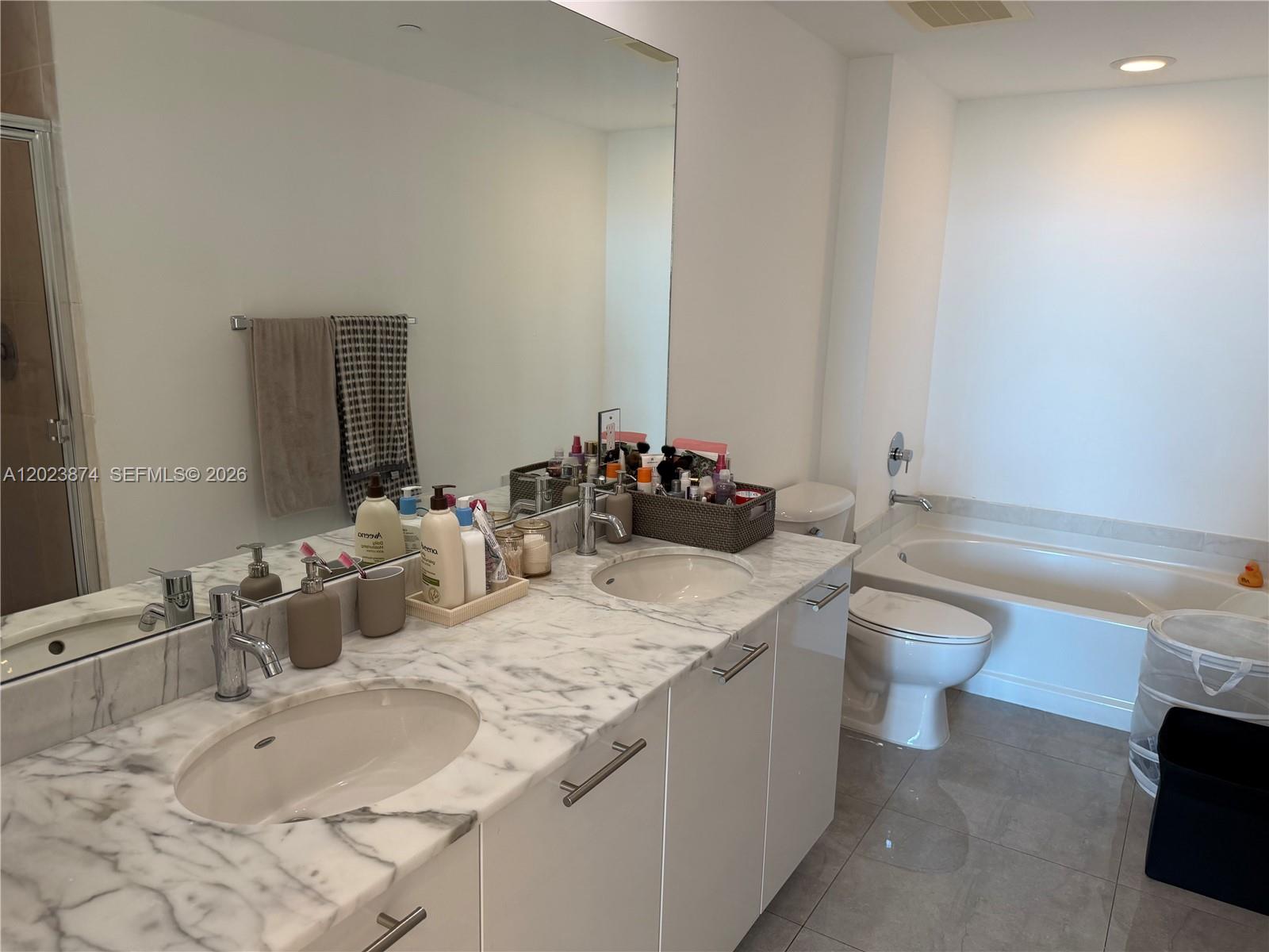 THE PLAZA 901 BRICKELL CO - Residential Lease