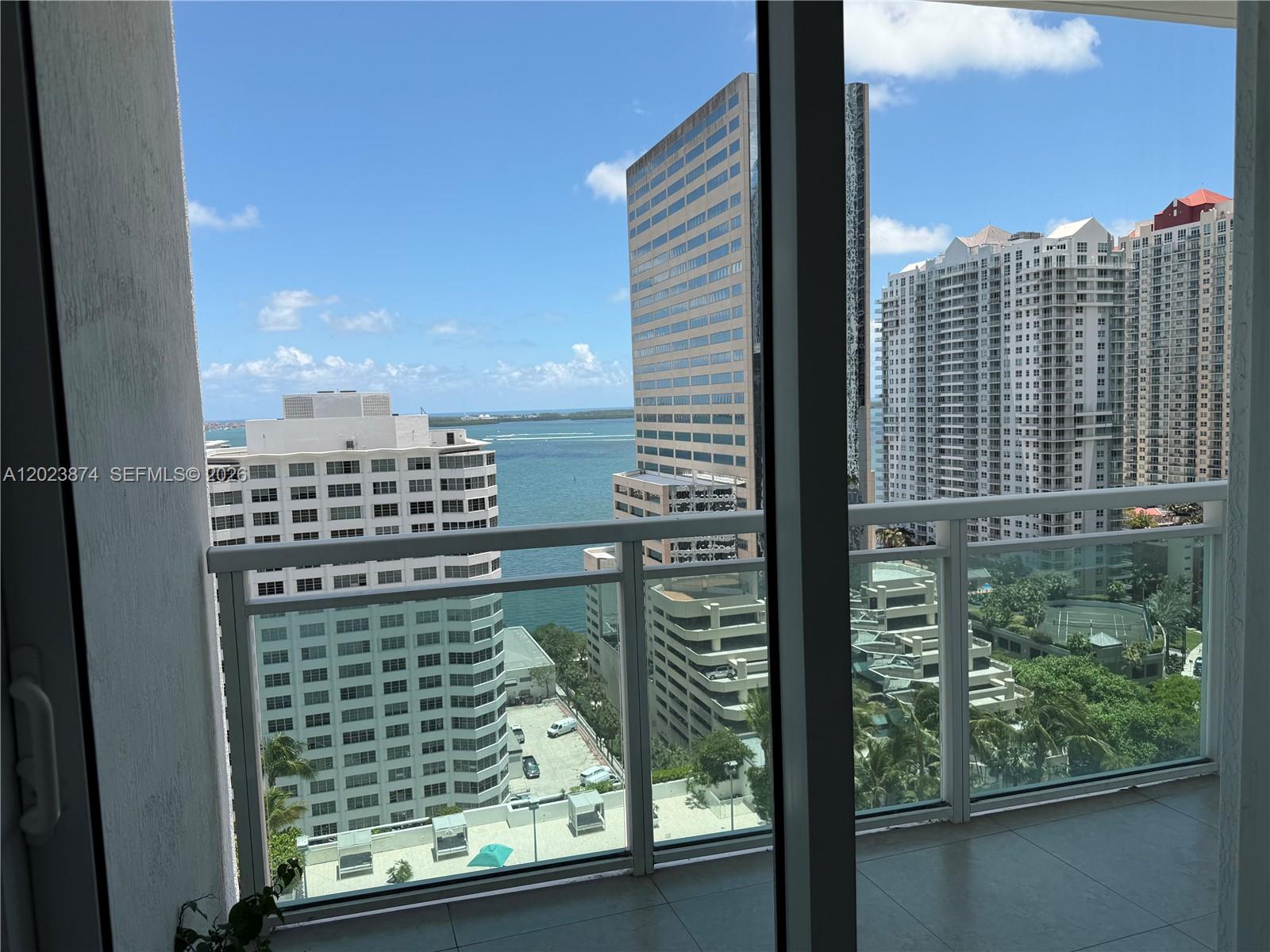 THE PLAZA 901 BRICKELL CO - Residential Lease