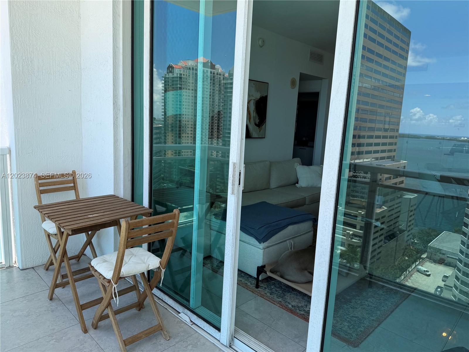 THE PLAZA 901 BRICKELL CO - Residential Lease