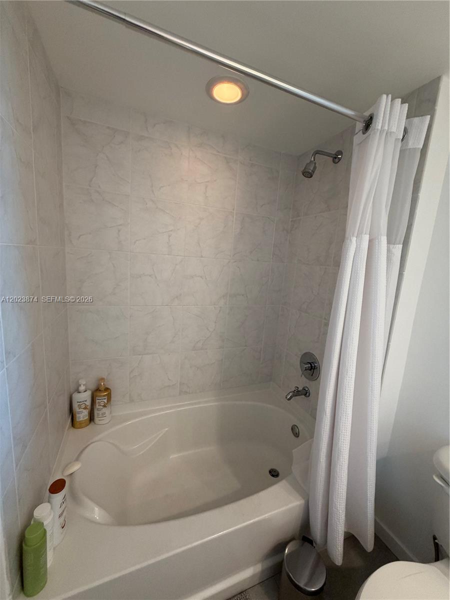 THE PLAZA 901 BRICKELL CO - Residential Lease