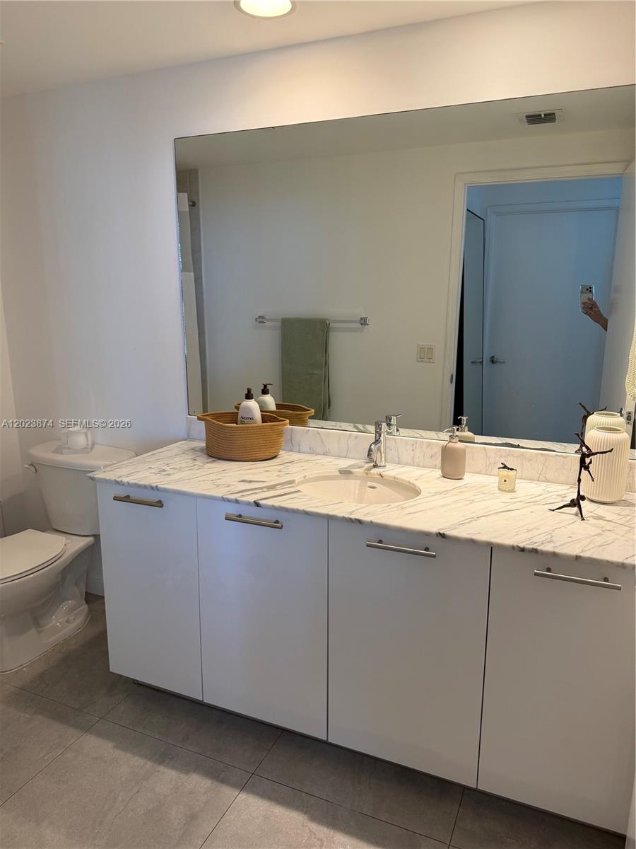 THE PLAZA 901 BRICKELL CO - Residential Lease