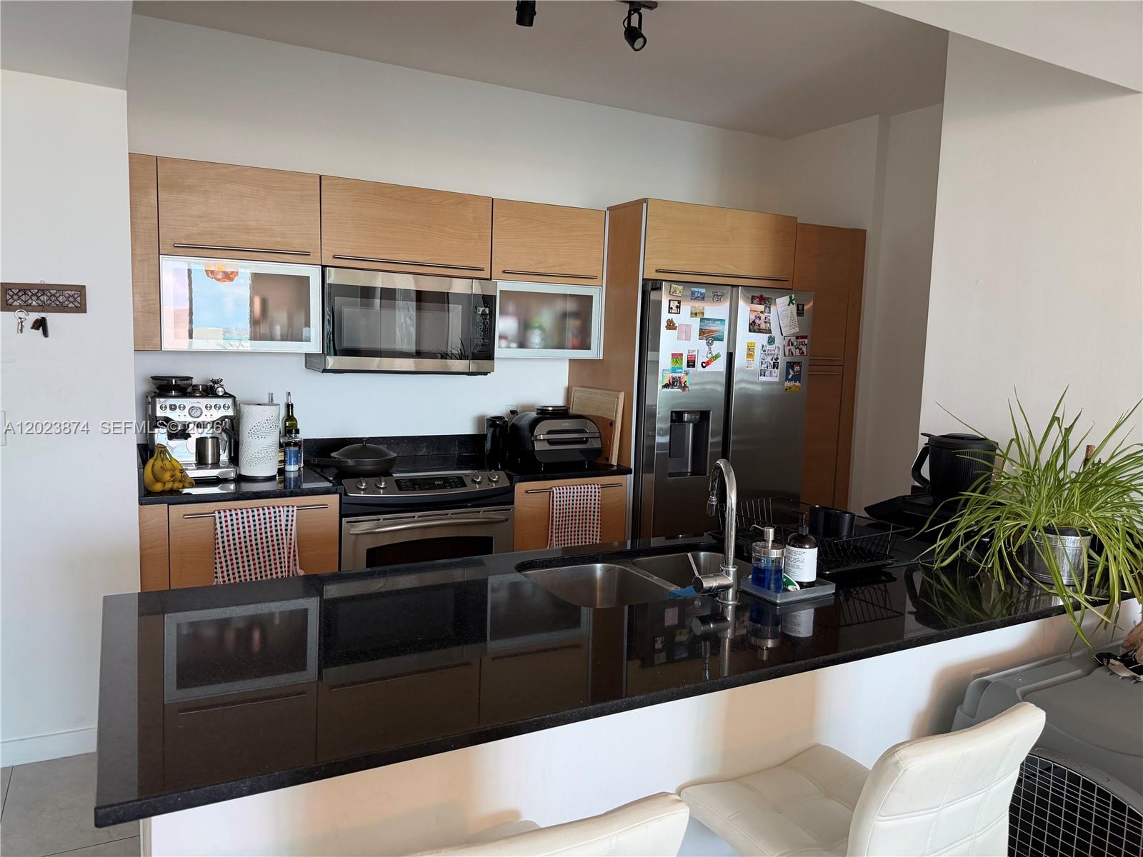 THE PLAZA 901 BRICKELL CO - Residential Lease
