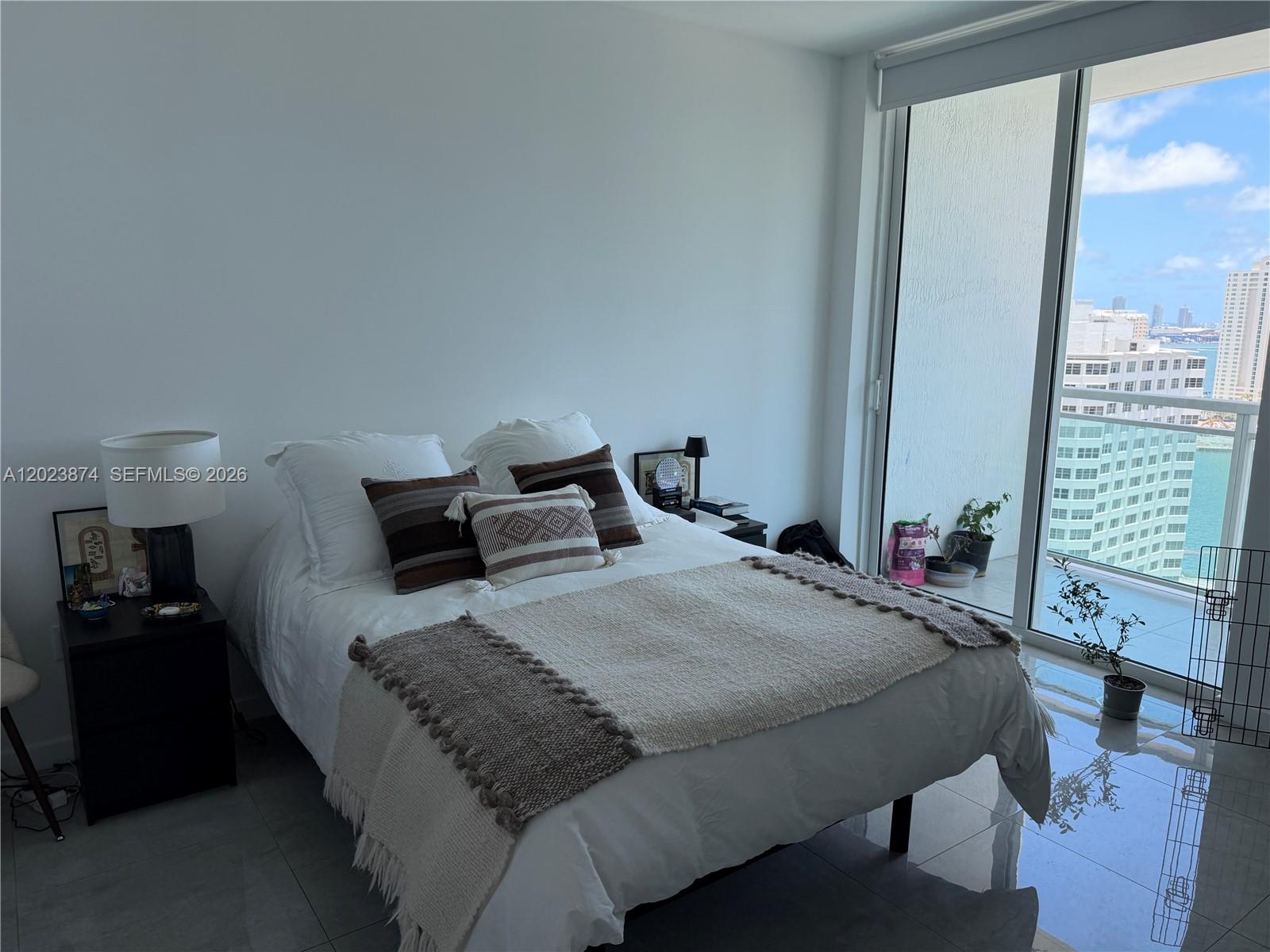 THE PLAZA 901 BRICKELL CO - Residential Lease