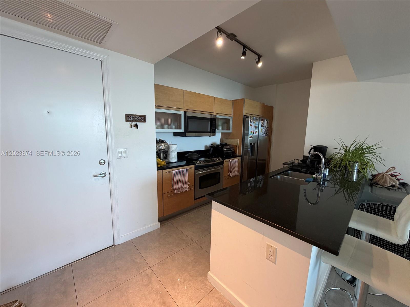 THE PLAZA 901 BRICKELL CO - Residential Lease