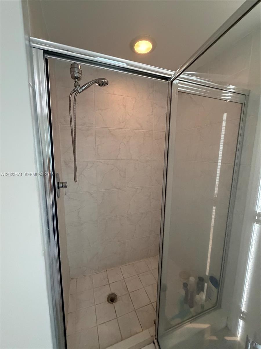 THE PLAZA 901 BRICKELL CO - Residential Lease