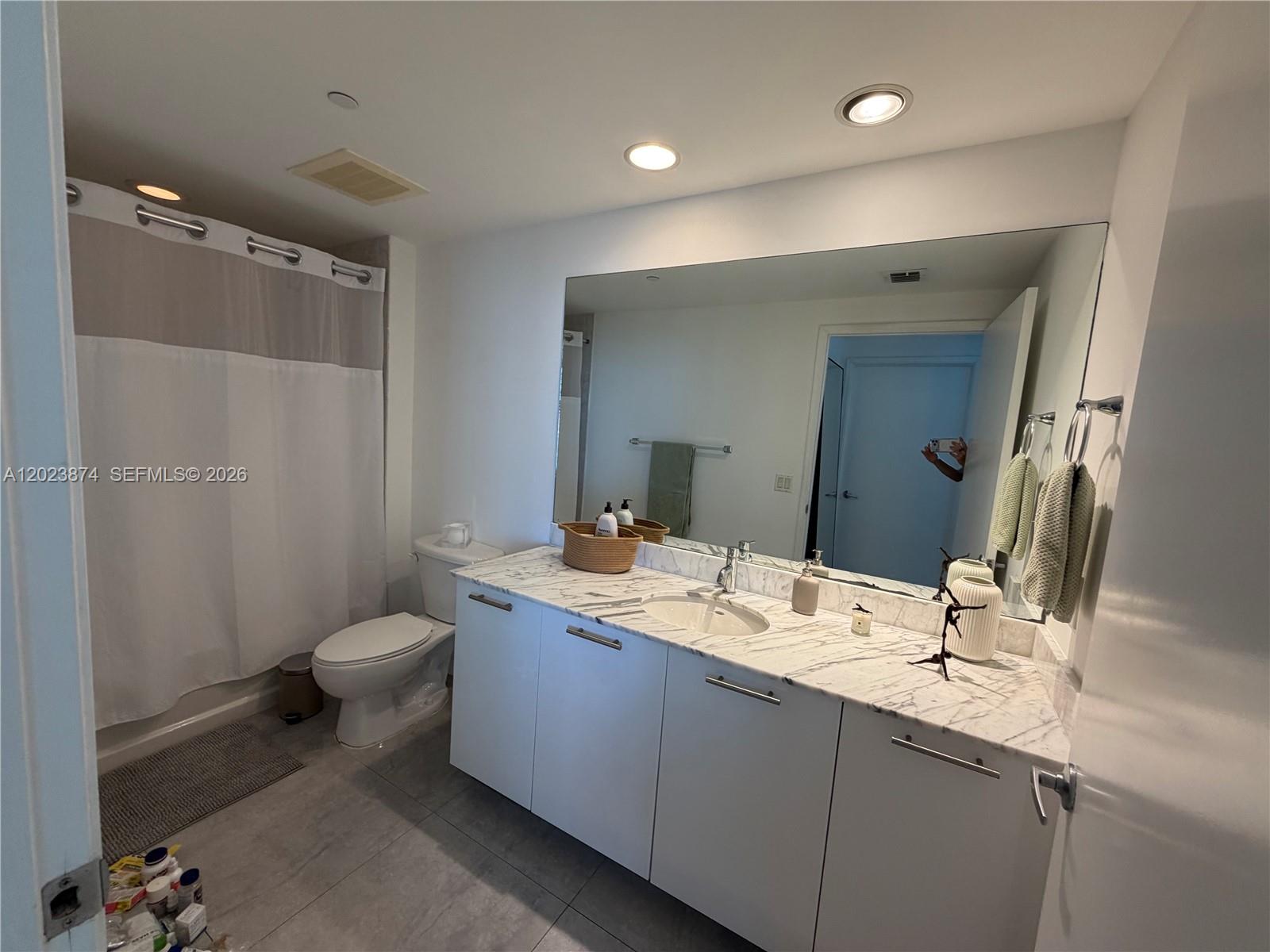 THE PLAZA 901 BRICKELL CO - Residential Lease