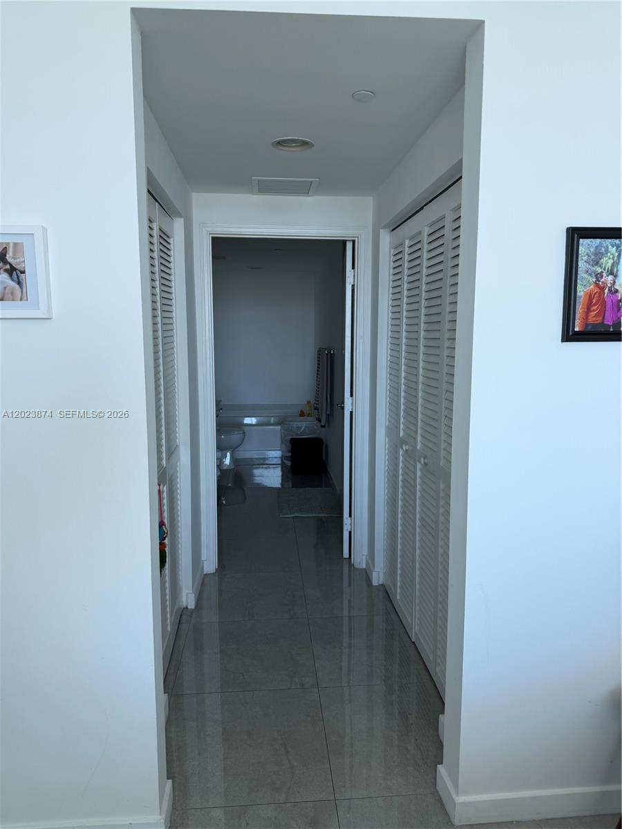 THE PLAZA 901 BRICKELL CO - Residential Lease