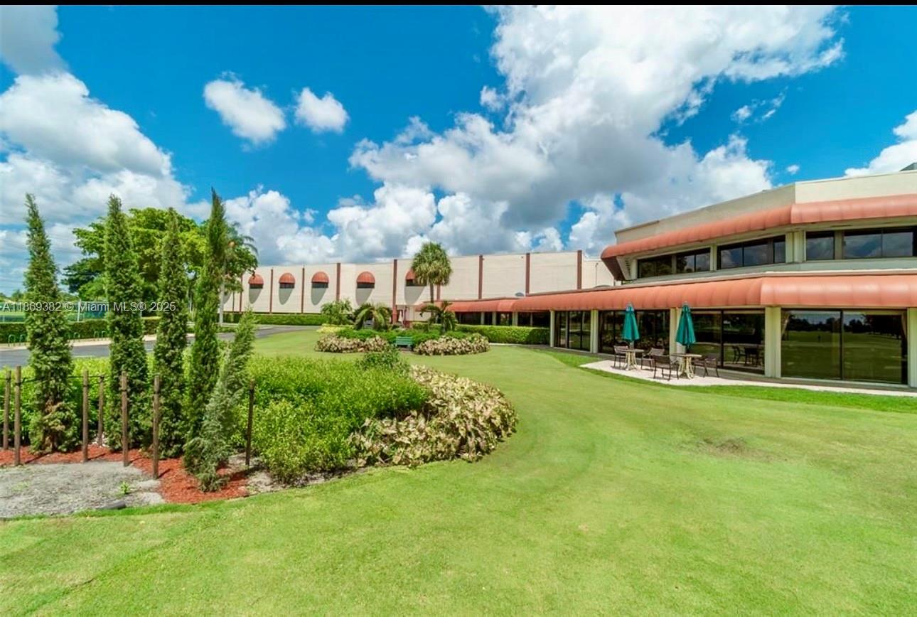 HOLLYBROOK GOLF AND - Residential Lease