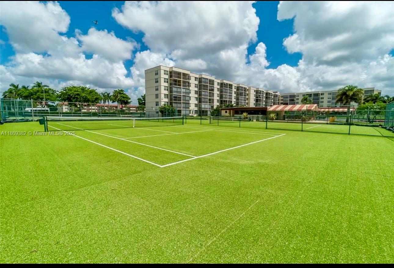 HOLLYBROOK GOLF AND - Residential Lease