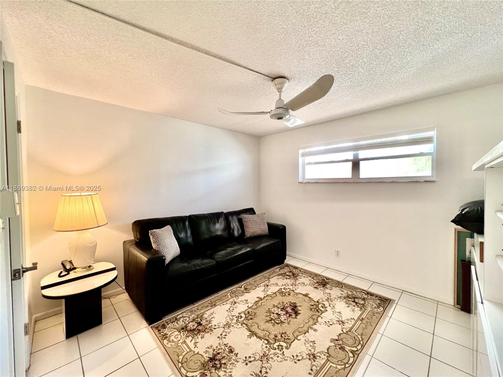 HOLLYBROOK GOLF AND - Residential Lease