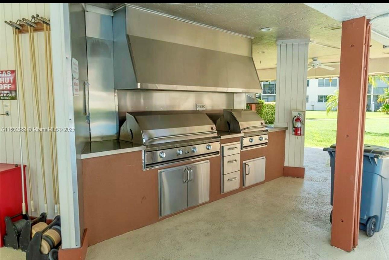 HOLLYBROOK GOLF AND - Residential Lease