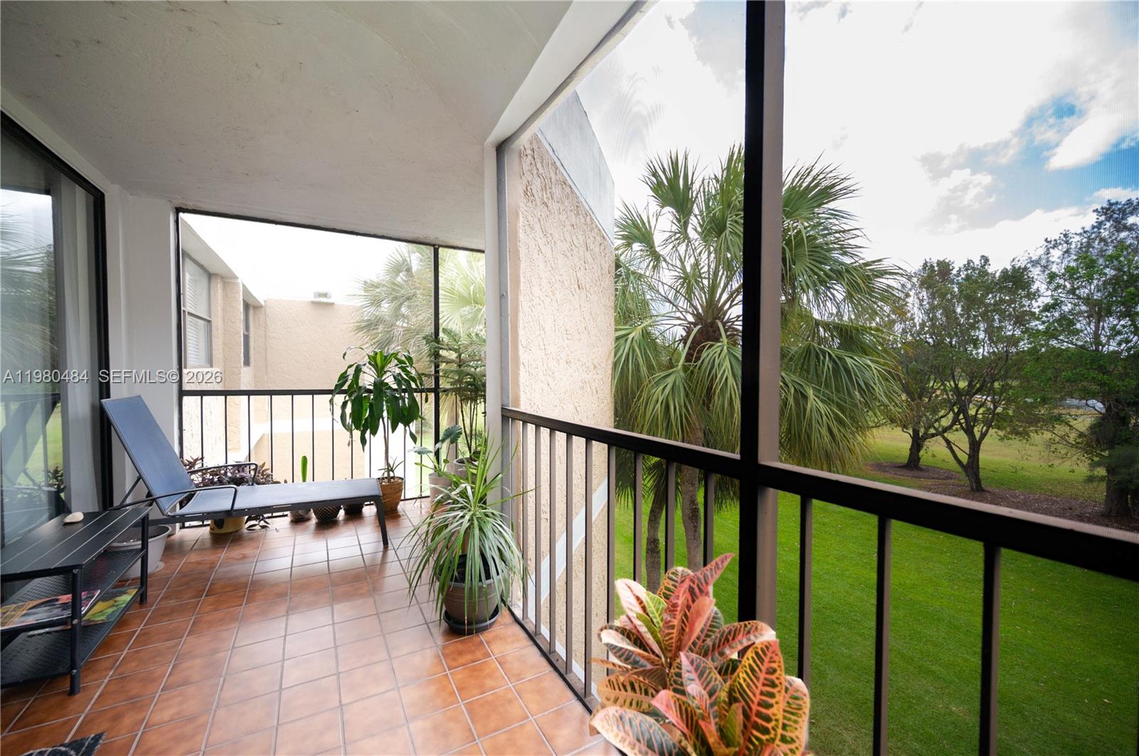 BUILDING 1B OF COUNTRY CL - Residential