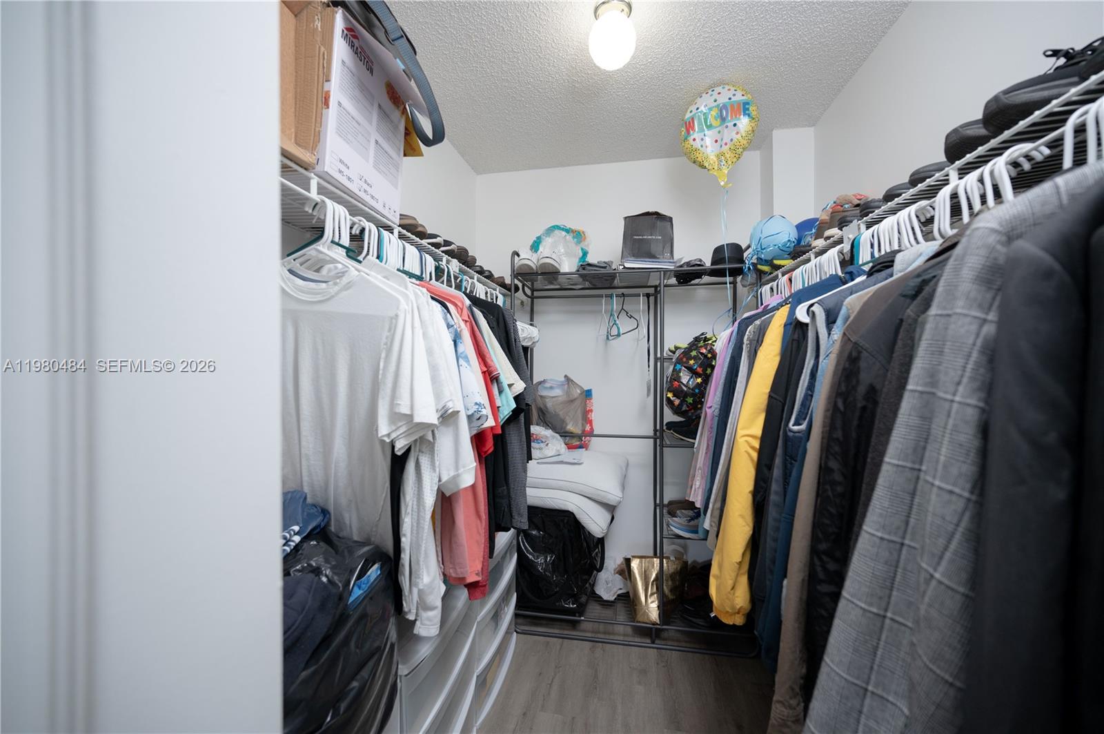 BUILDING 1B OF COUNTRY CL - Residential