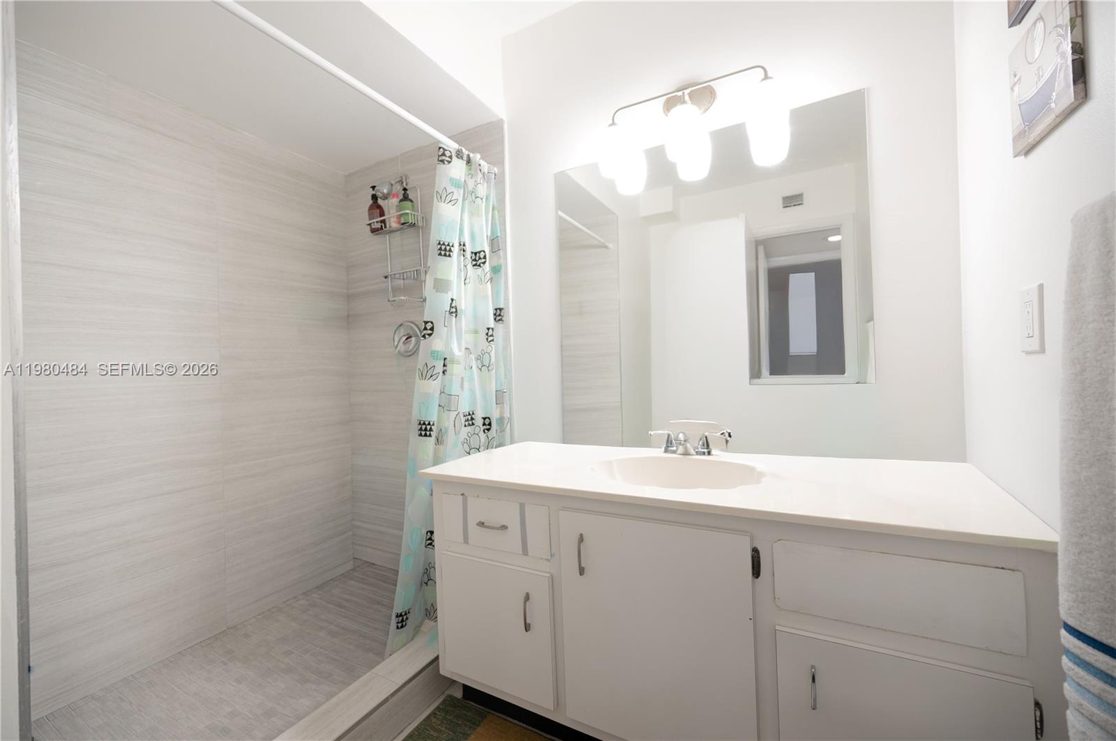 BUILDING 1B OF COUNTRY CL - Residential