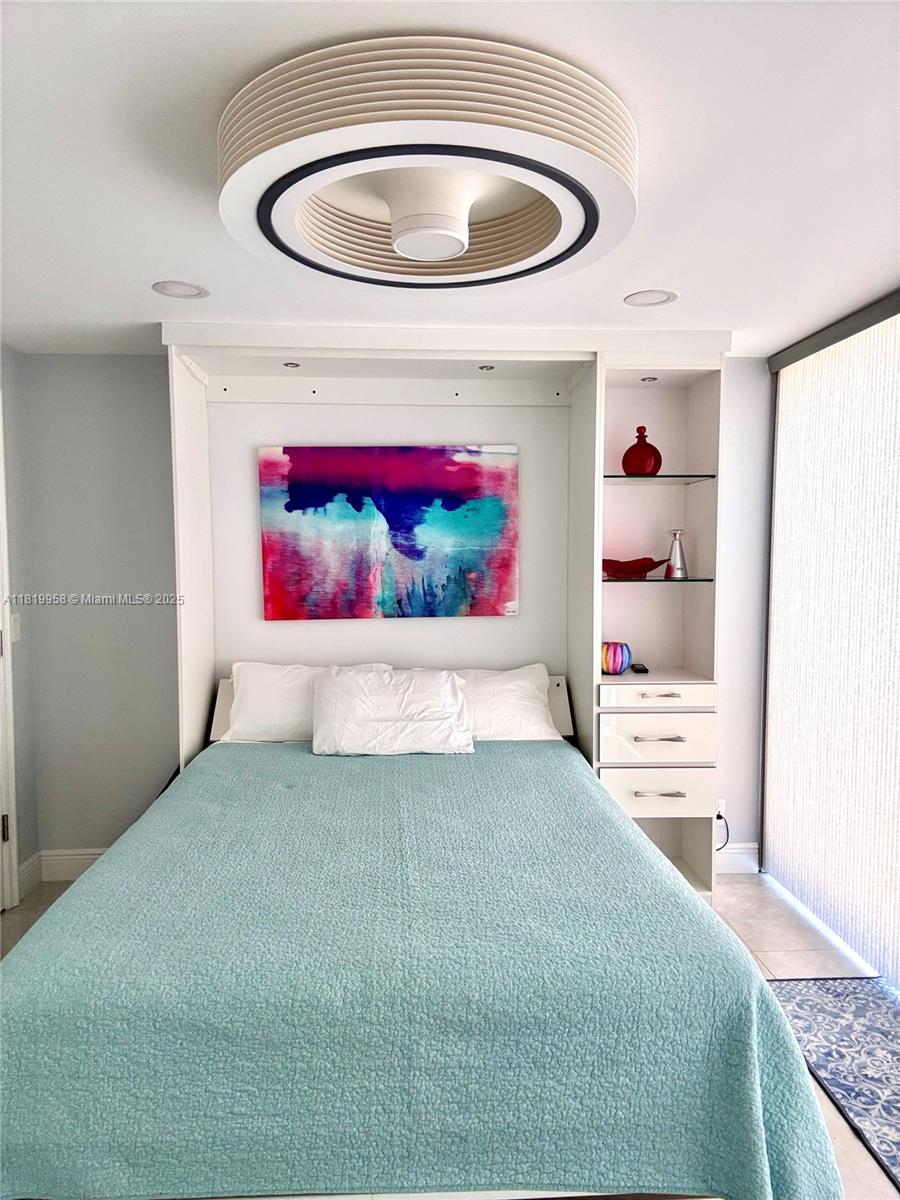 SILVER THATCH ATLANTIC PL - Residential