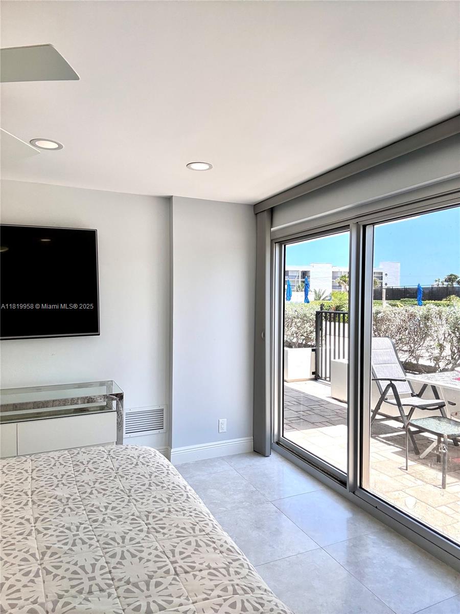 SILVER THATCH ATLANTIC PL - Residential