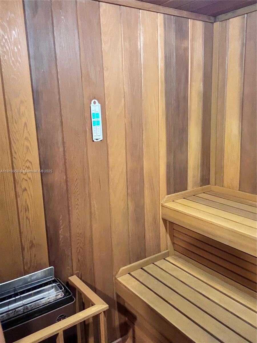 SILVER THATCH ATLANTIC PL - Residential