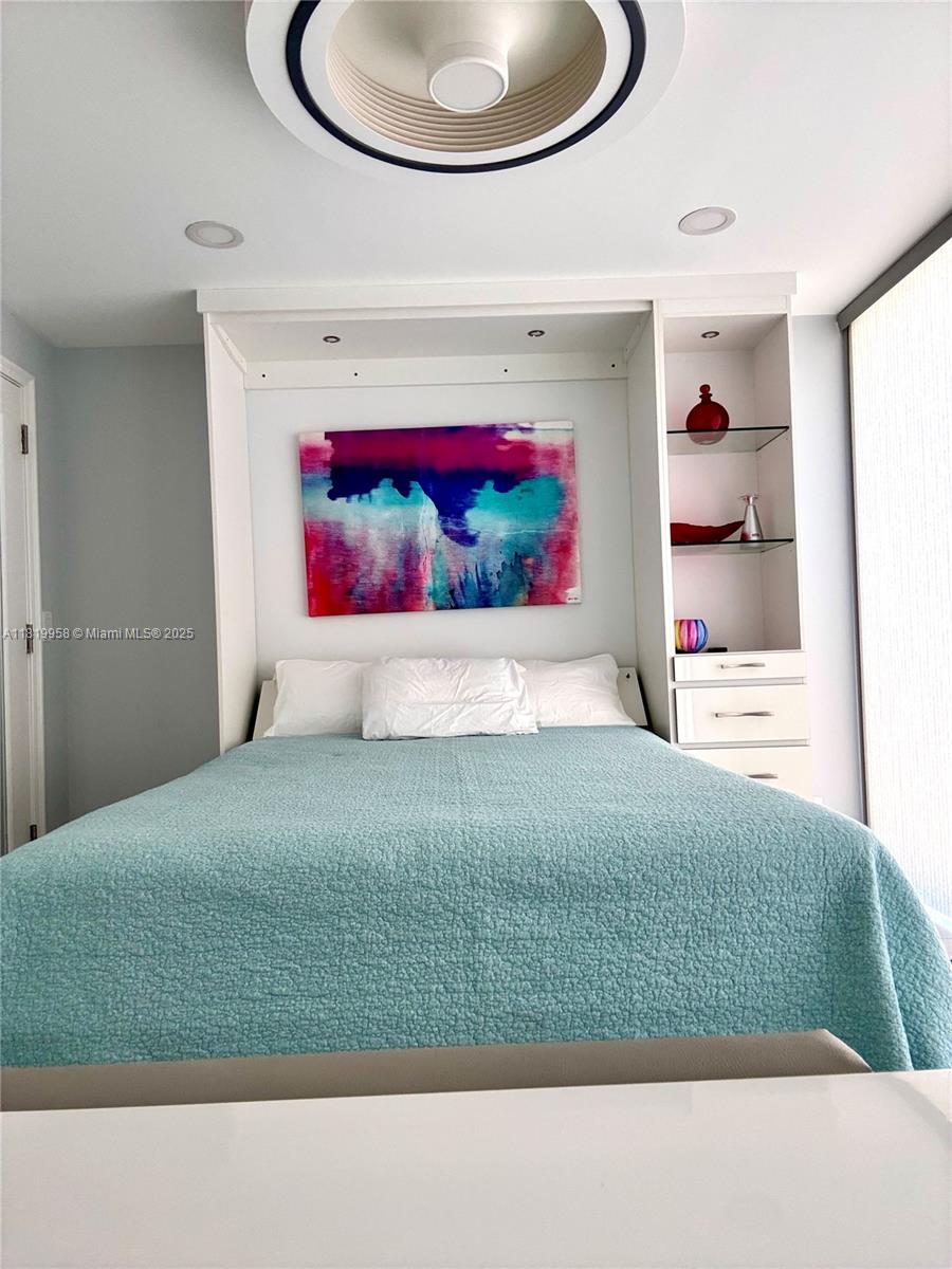 SILVER THATCH ATLANTIC PL - Residential