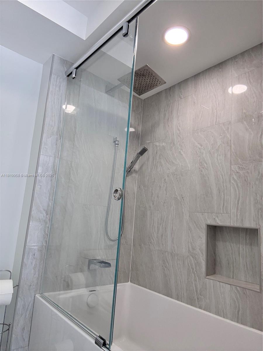 SILVER THATCH ATLANTIC PL - Residential