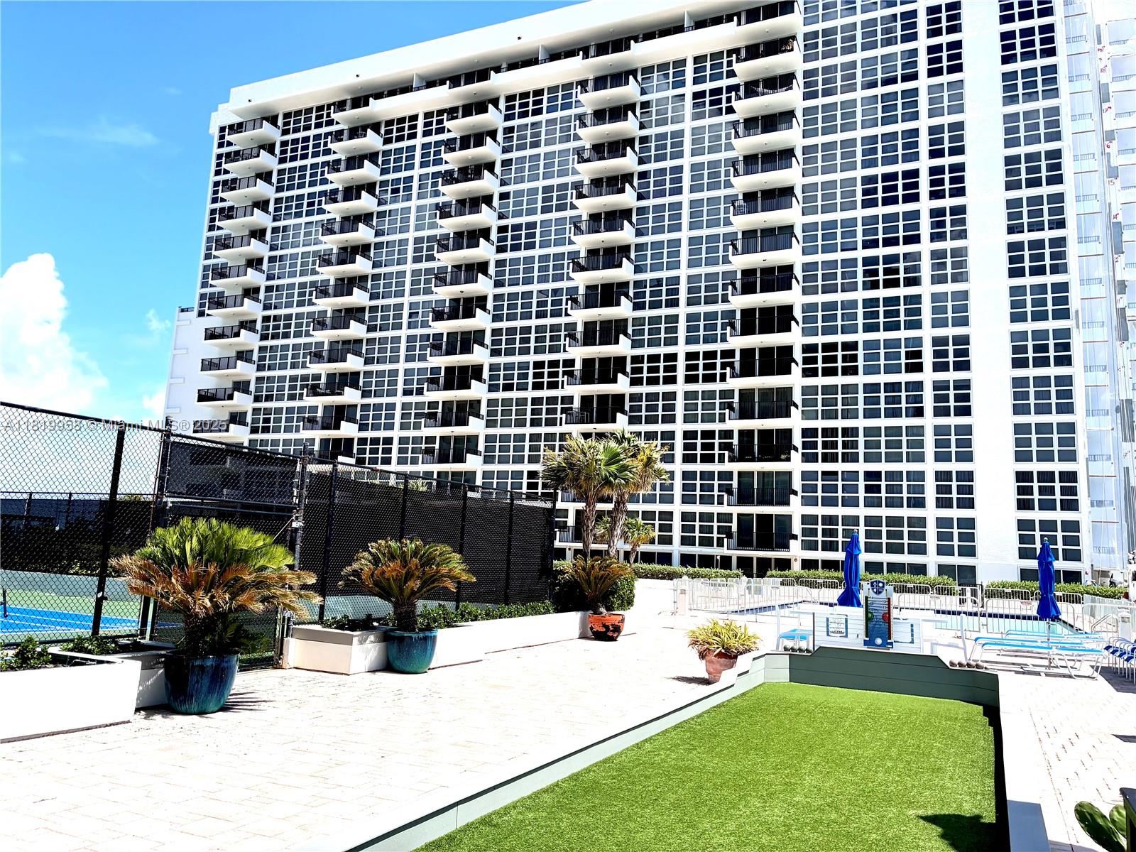 SILVER THATCH ATLANTIC PL - Residential