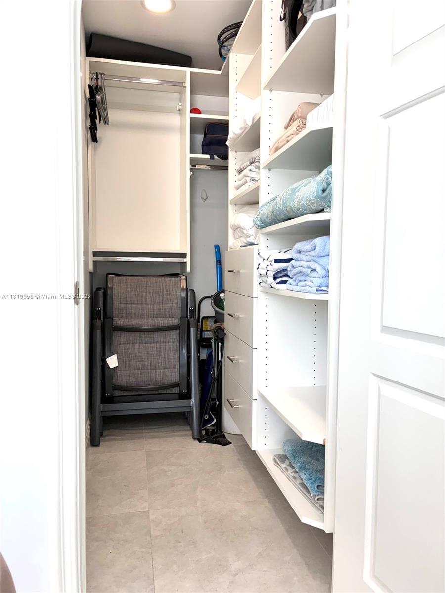 SILVER THATCH ATLANTIC PL - Residential