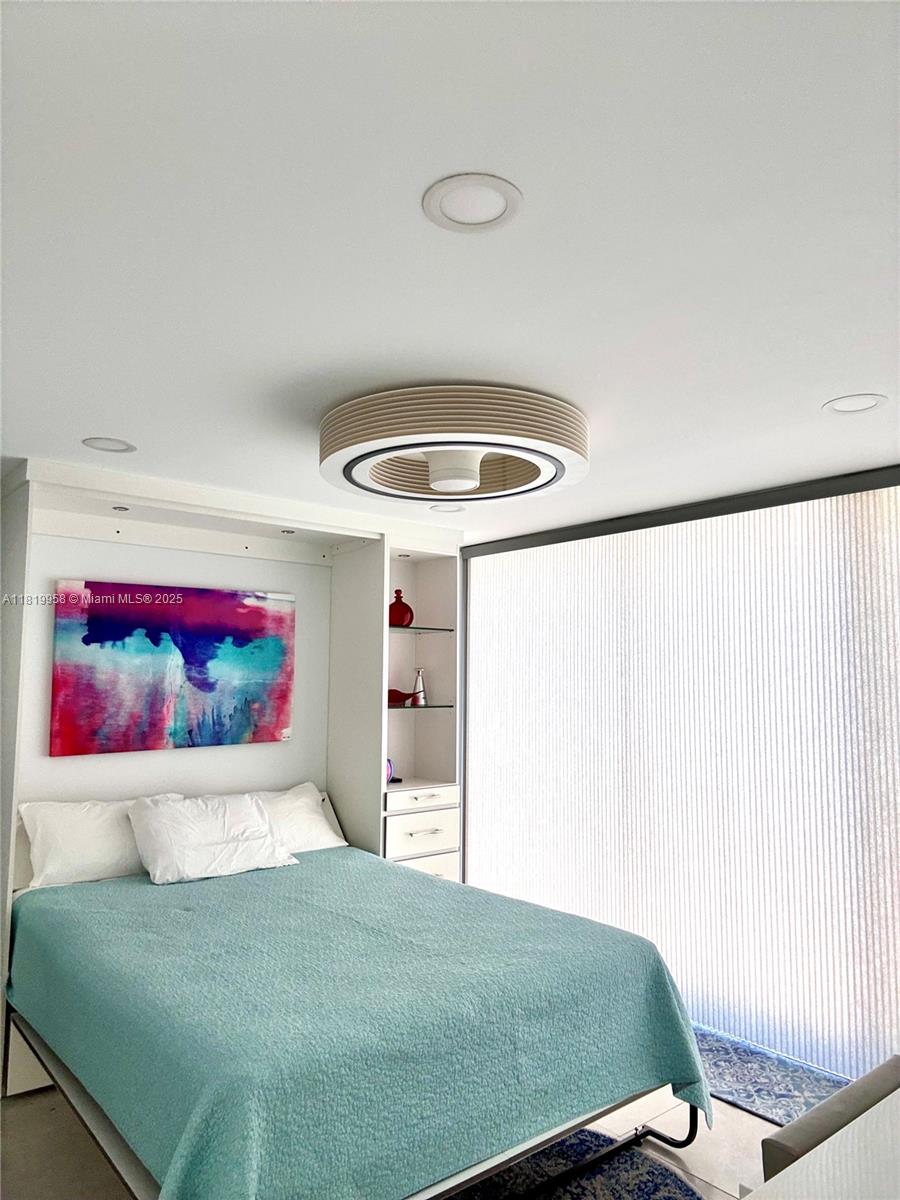 SILVER THATCH ATLANTIC PL - Residential