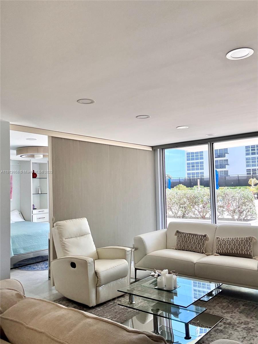 SILVER THATCH ATLANTIC PL - Residential