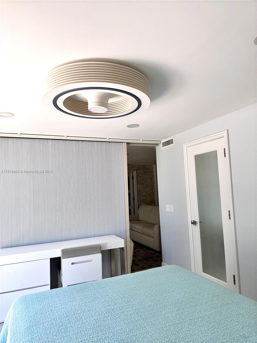 SILVER THATCH ATLANTIC PL - Residential