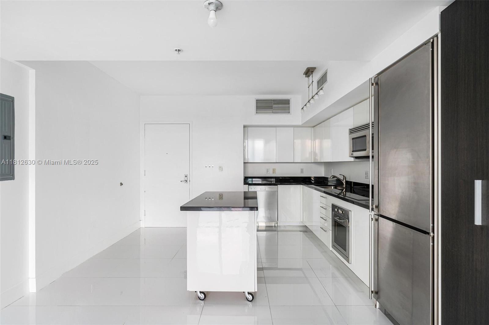 Rental Property at 92 Sw 3rd St 4109, Miami, Broward County, Florida - Bedrooms: 1 
Bathrooms: 1  - $2,950 MO.