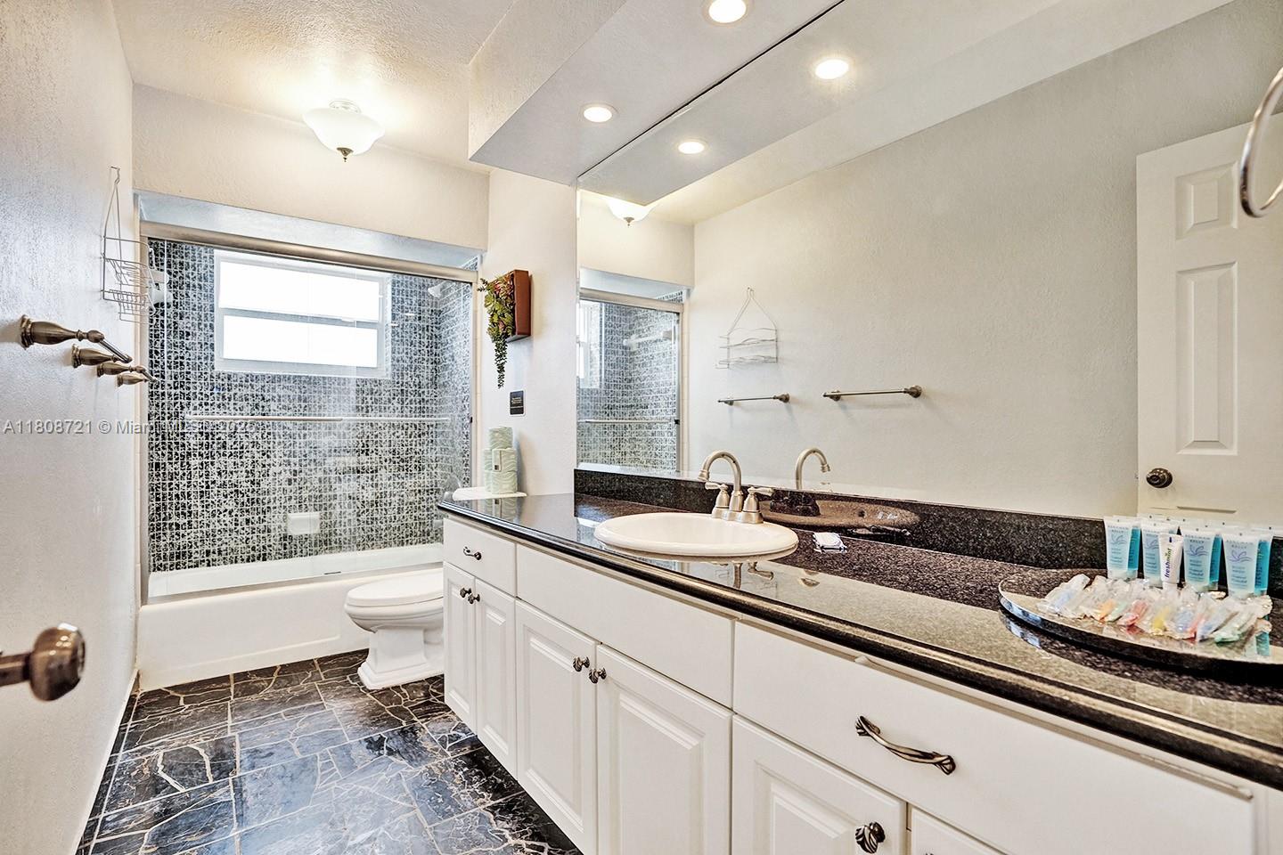 HOLLYWOOD GOLF ESTATES SE - Residential