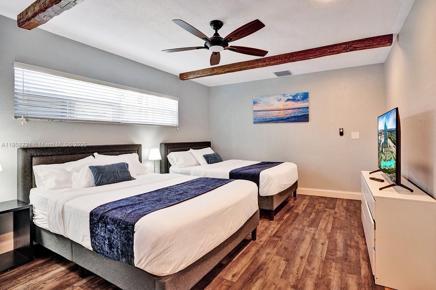 HOLLYWOOD GOLF ESTATES SE - Residential