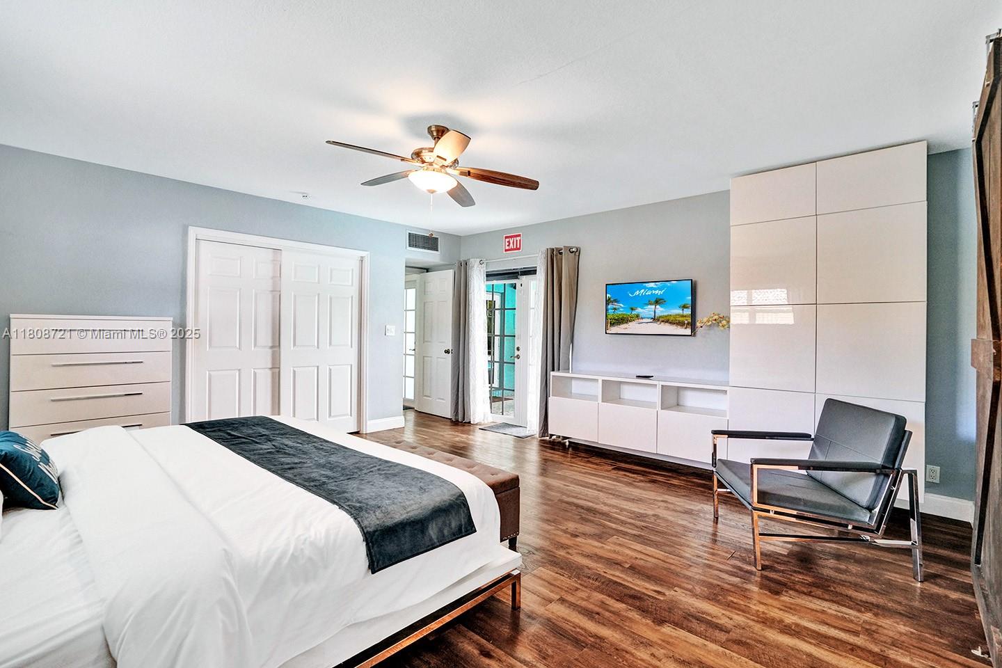 HOLLYWOOD GOLF ESTATES SE - Residential