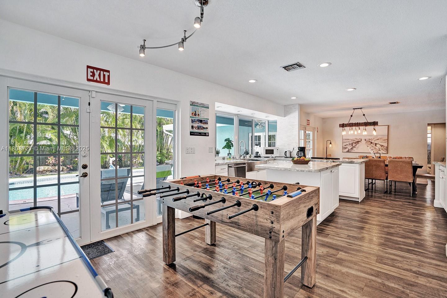 HOLLYWOOD GOLF ESTATES SE - Residential