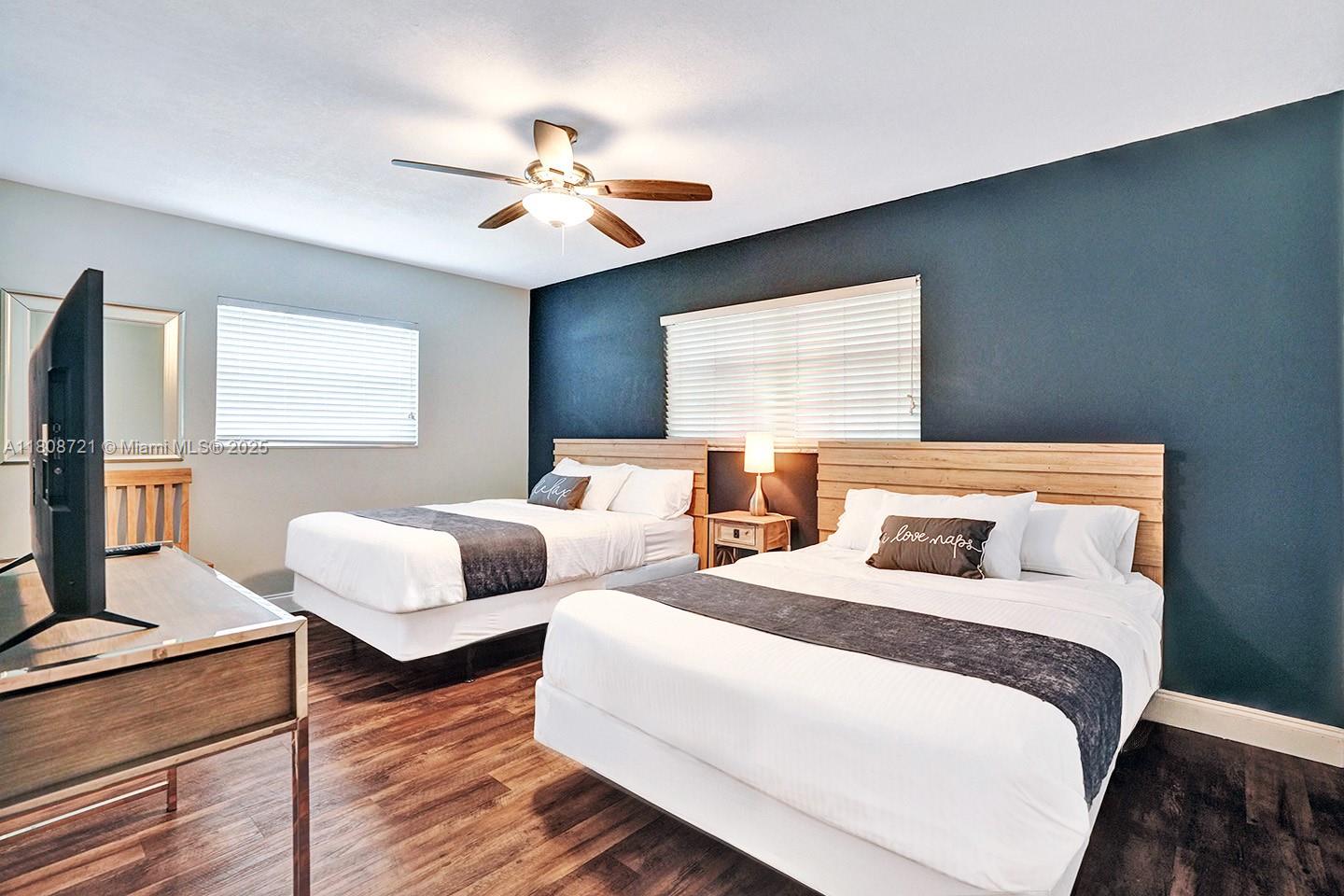 HOLLYWOOD GOLF ESTATES SE - Residential